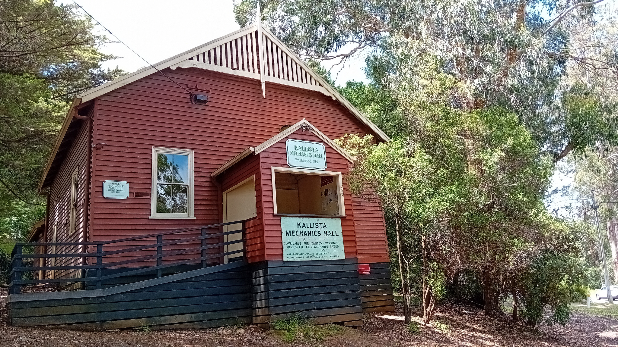 Front of Kallista Mechanics Institute Hall